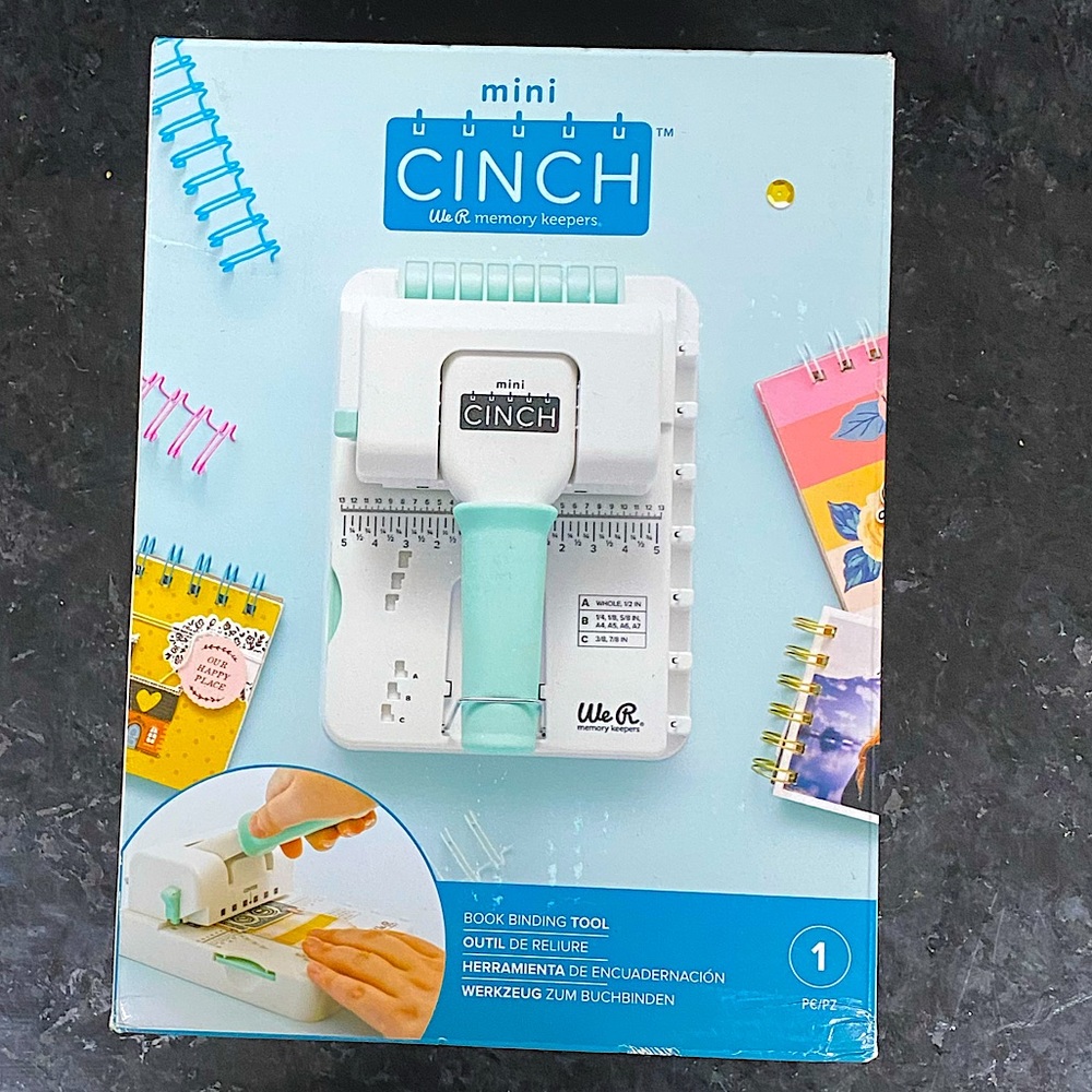 We R Memory Keepers Mini Cinch™ coil binding machine / tool small book binding